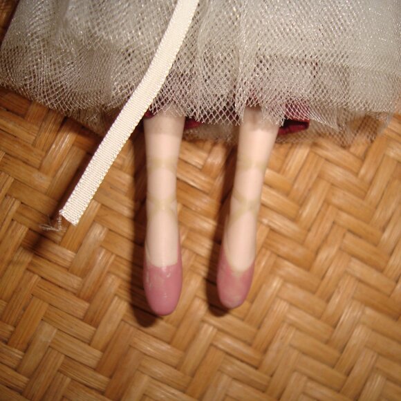 Vintage Porcelain Ballerina Ornament Figurine with Tulle Skirt - Picture 3 of 7